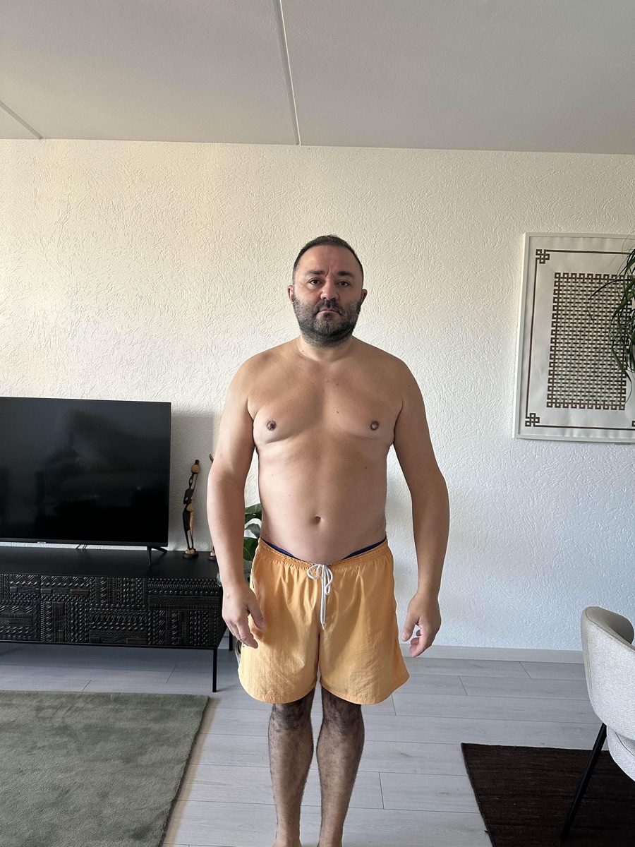 Onbewerkte foto van Emre vóór het traject